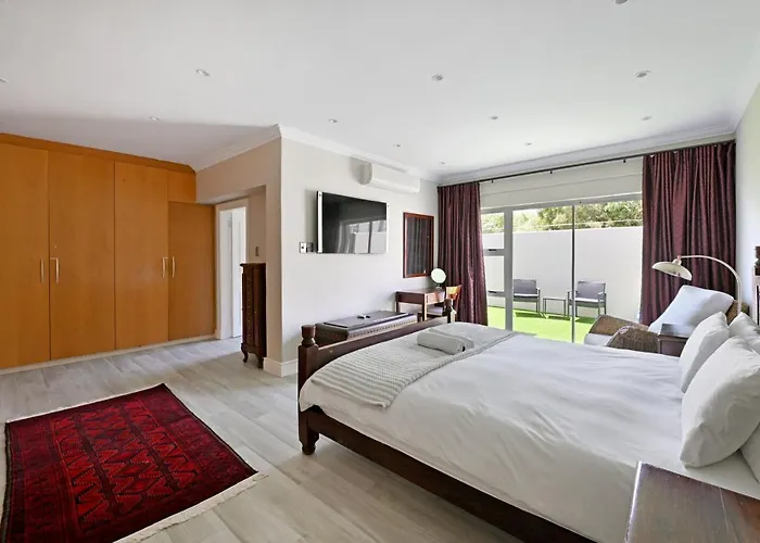 Elegant Camps Bay Villa With Pool 150M To Beach
