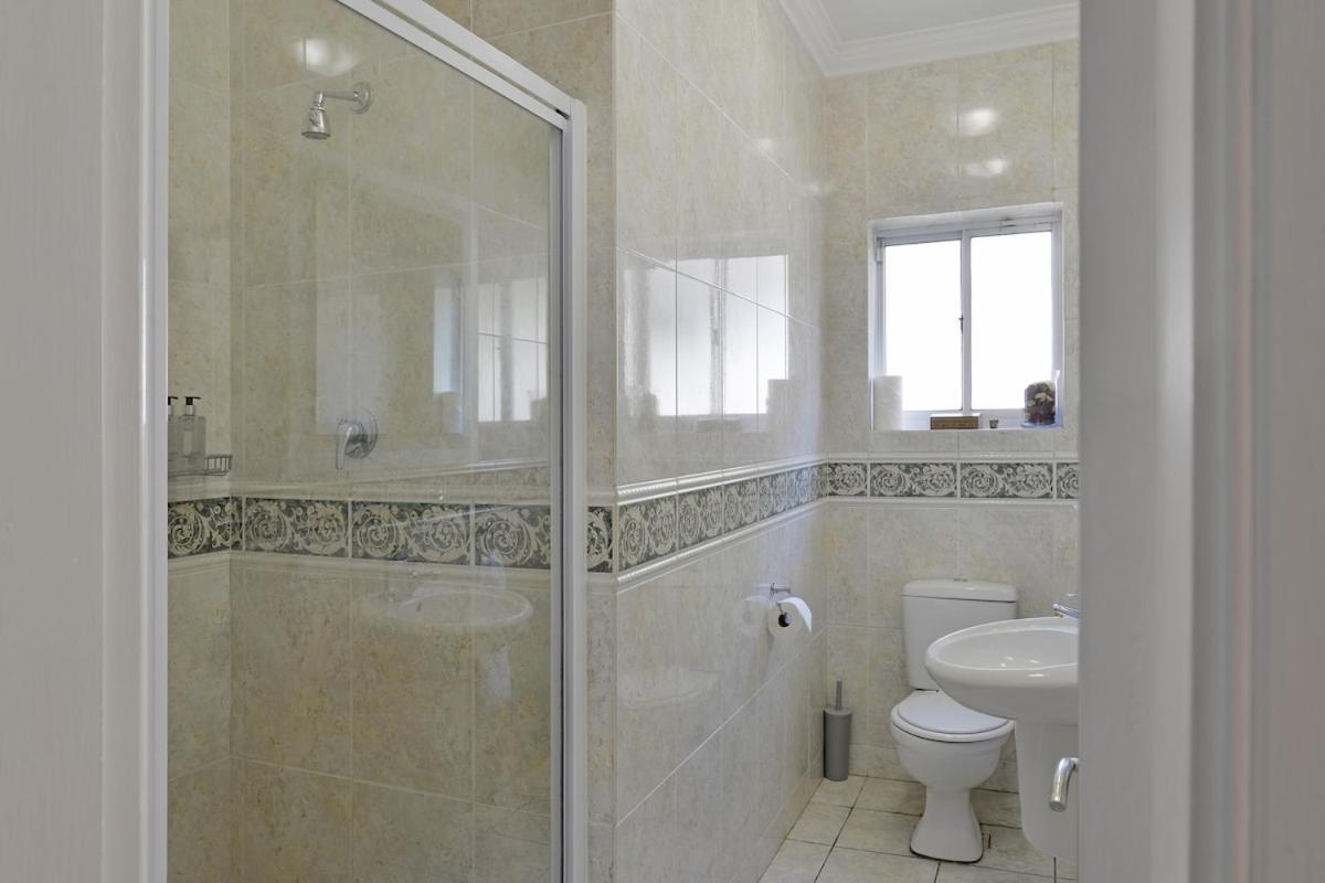 Elegant Camps Bay With Pool 150m To Holiday home Cape Town
