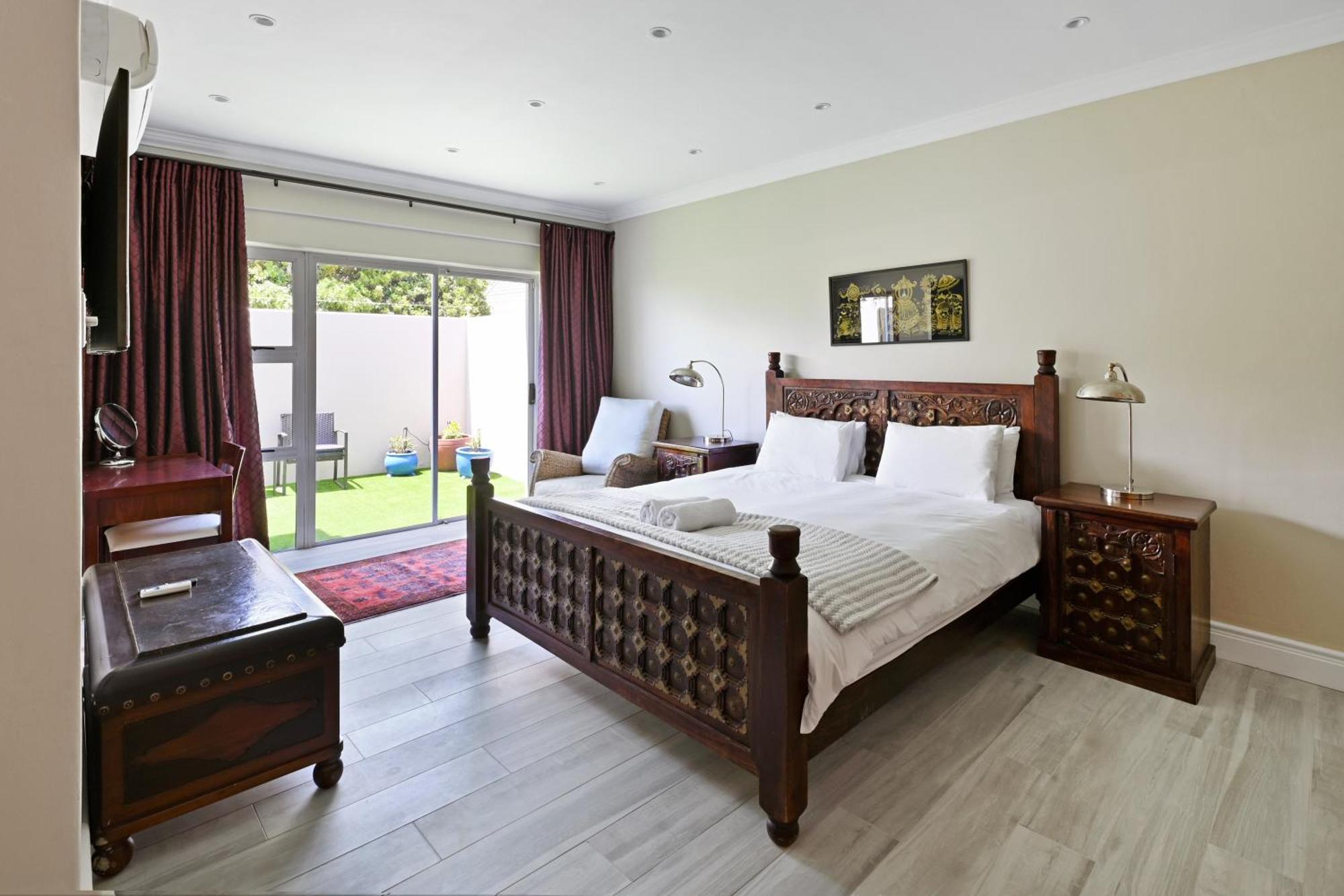 Elegant Camps Bay With Pool 150m To *