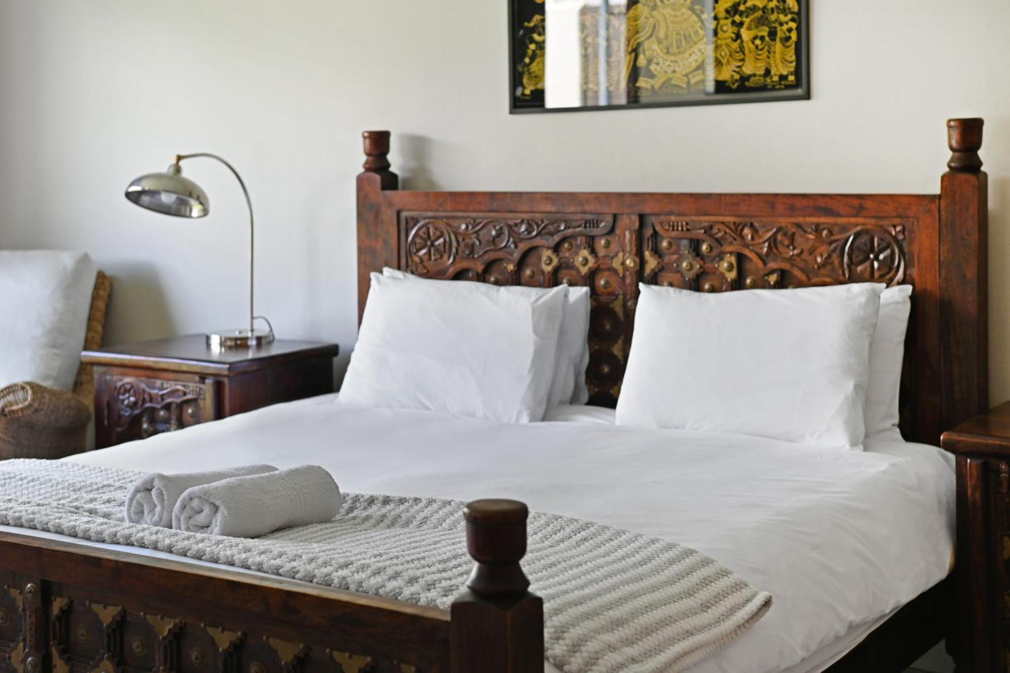 Elegant Camps Bay With Pool 150m To Holiday home Cape Town