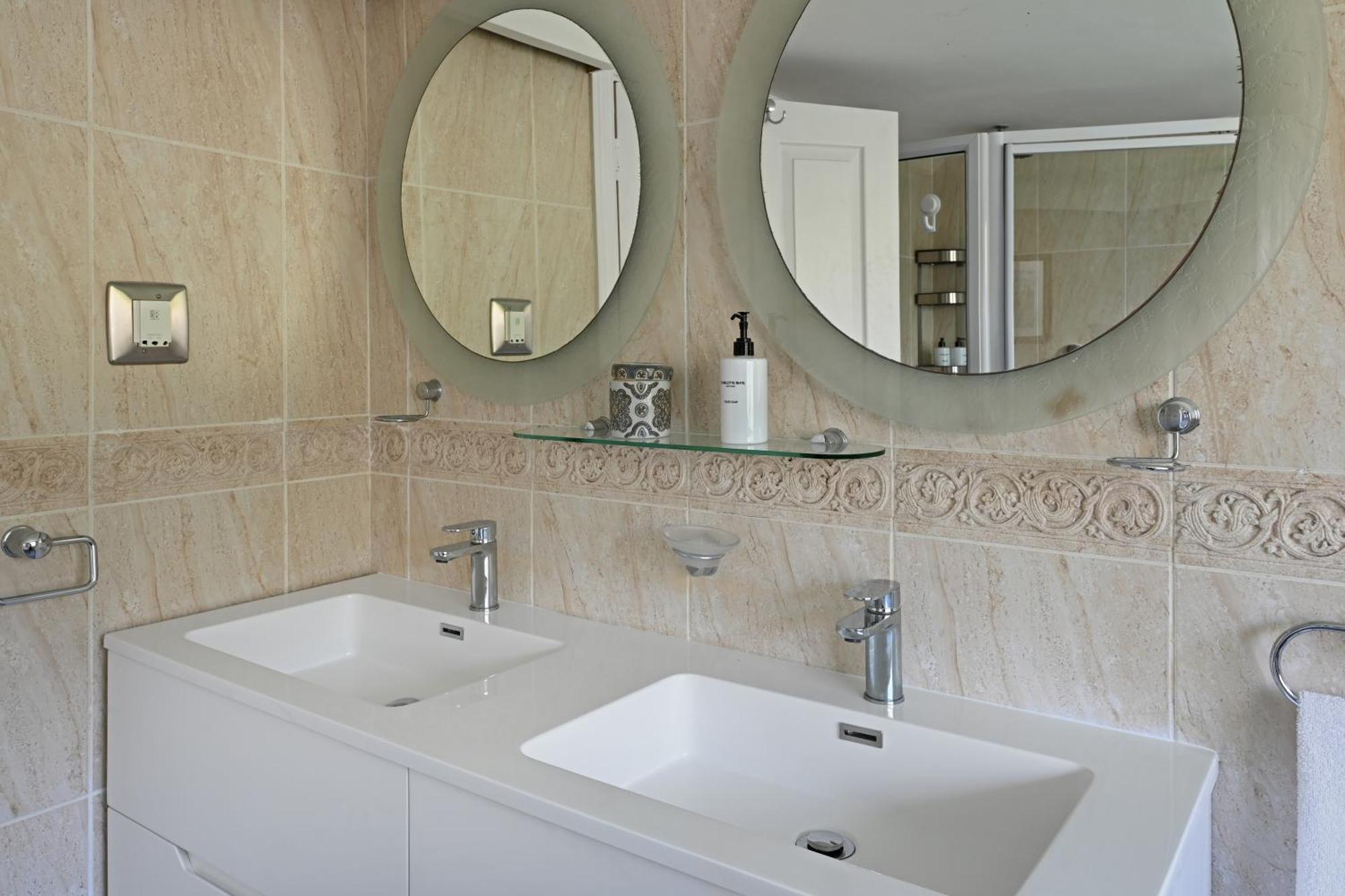 Elegant Camps Bay With Pool 150m To * Cape Town