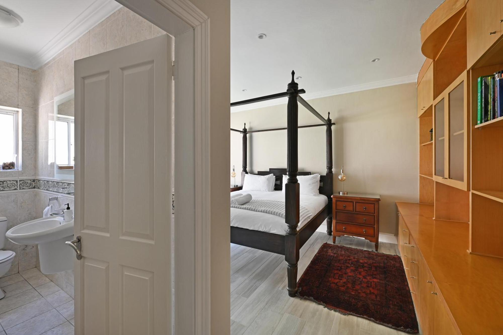 Elegant Camps Bay With Pool 150m To Holiday home *