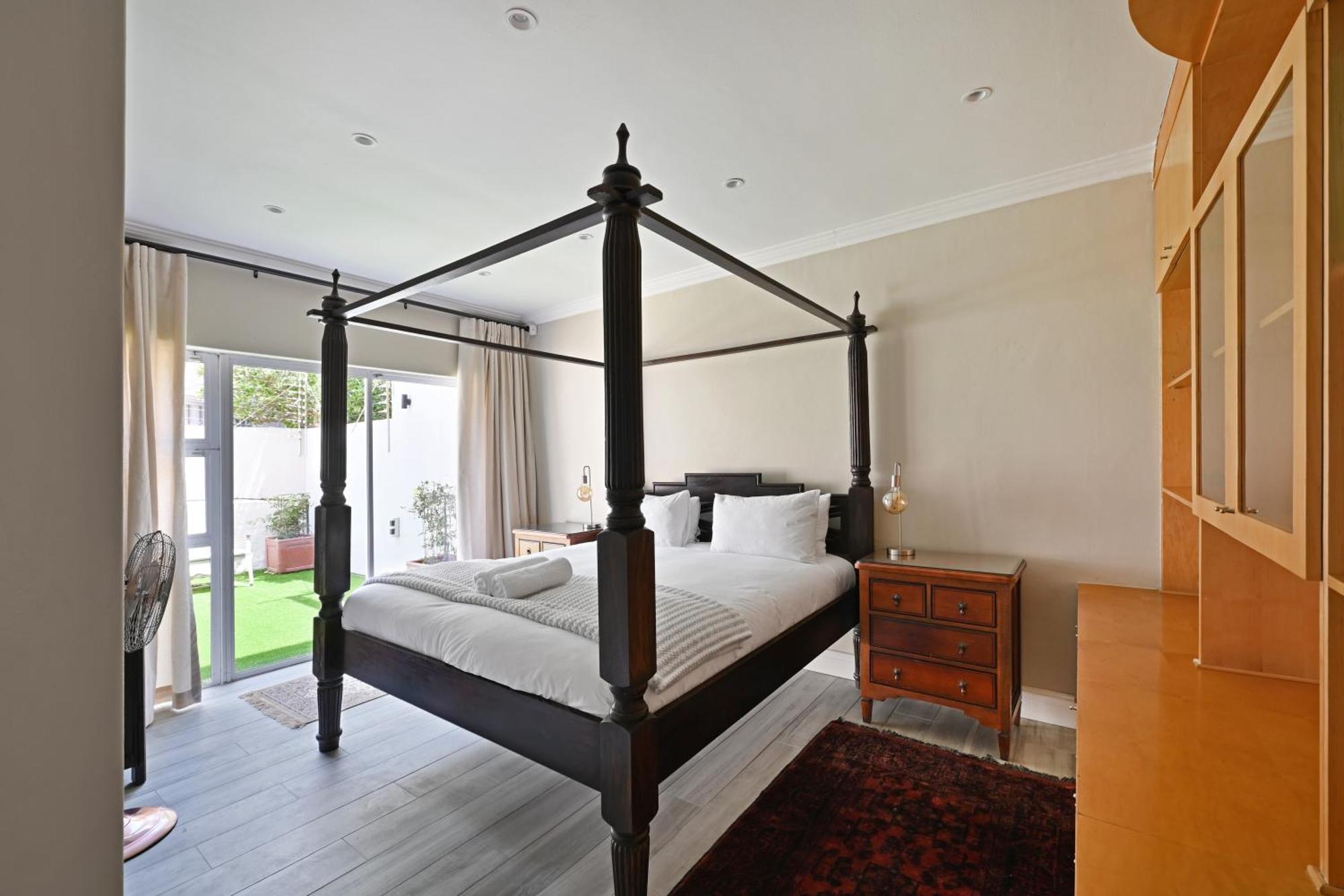 Elegant Camps Bay With Pool 150m To Holiday home Cape Town