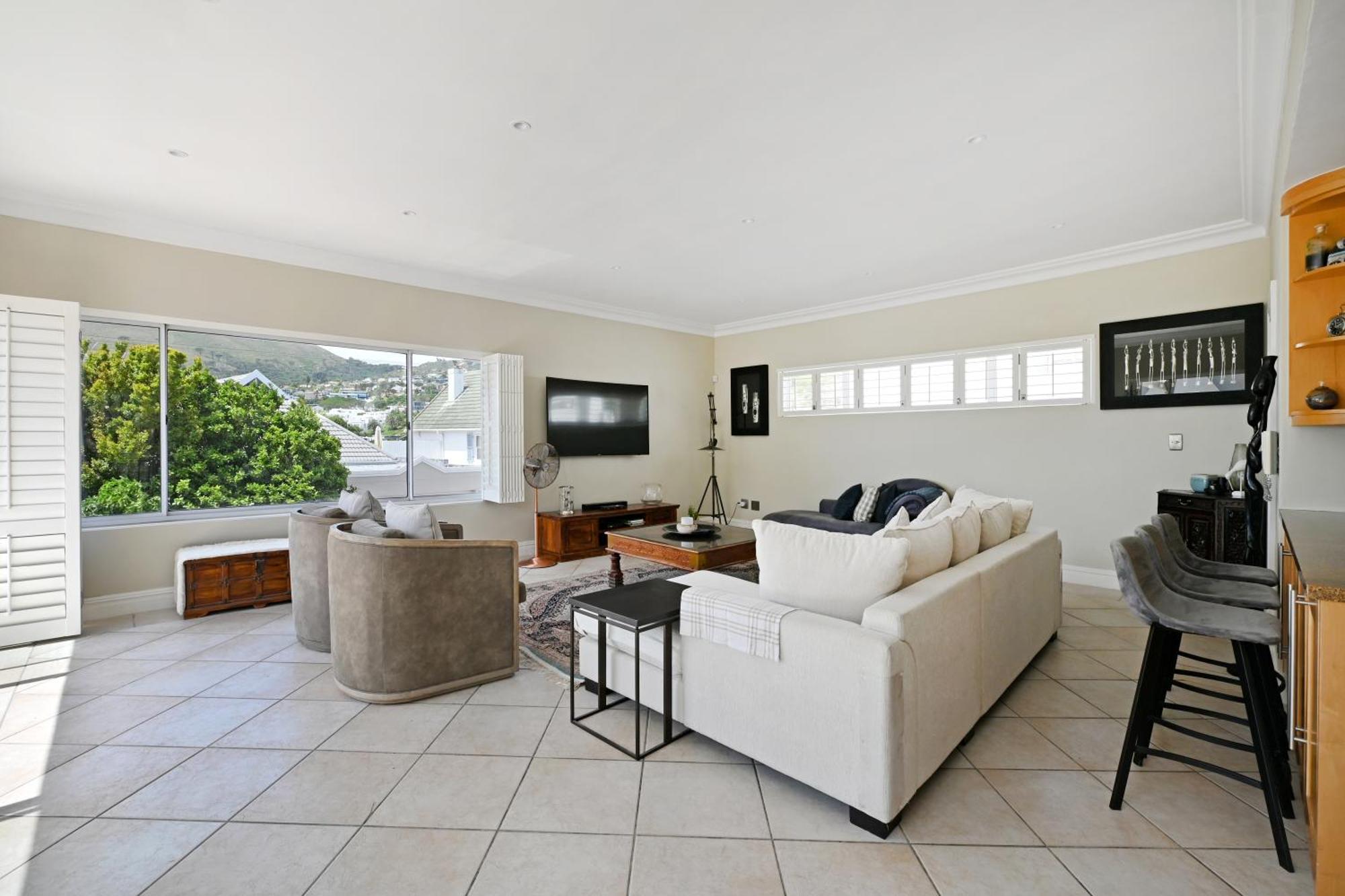 Holiday home Elegant Camps Bay With Pool 150m To Cape Town